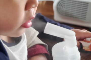 吸入をする子供